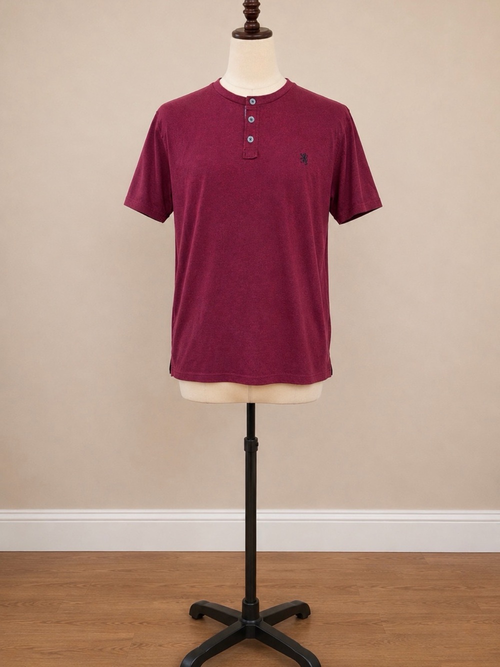 English Laundry Lions Crest Burgundy Henley Tee Large